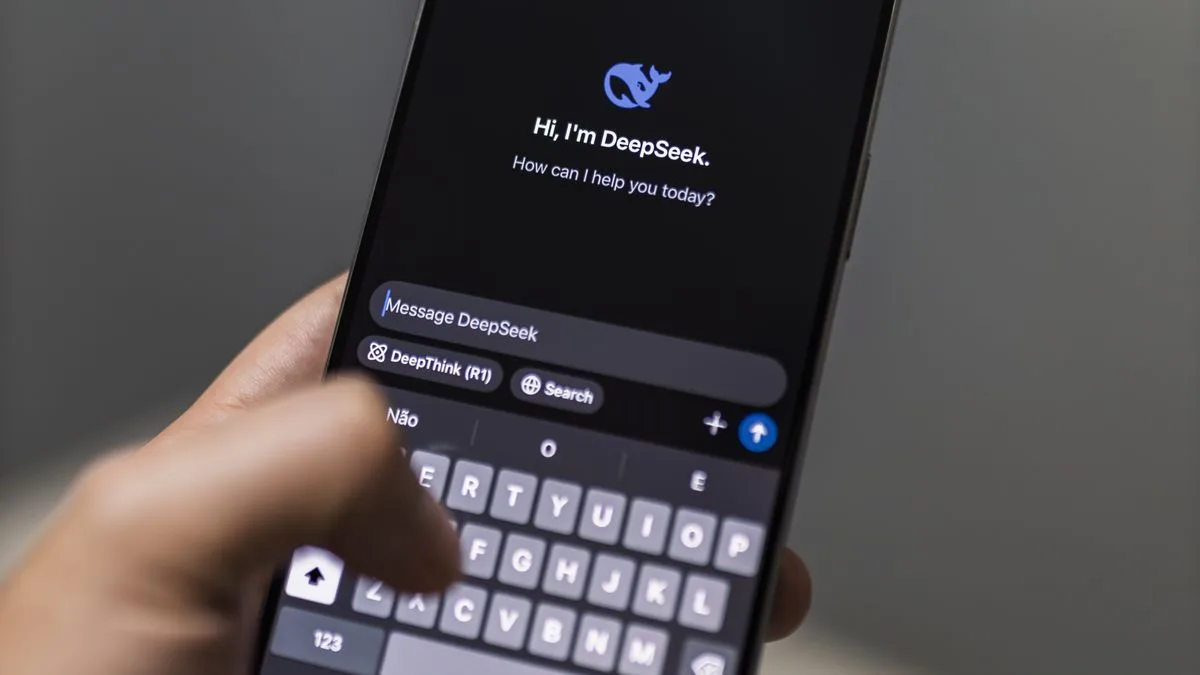 Bot de WhatsApp atendiendo consultas: cuándo automatizar y cuándo derivar a una persona